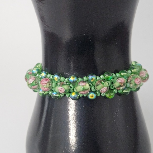The Unbranded Brand Jewelry - Glass Beaded Green Bracelet Flower Beads Floral Box Clasp 6 1/4"
